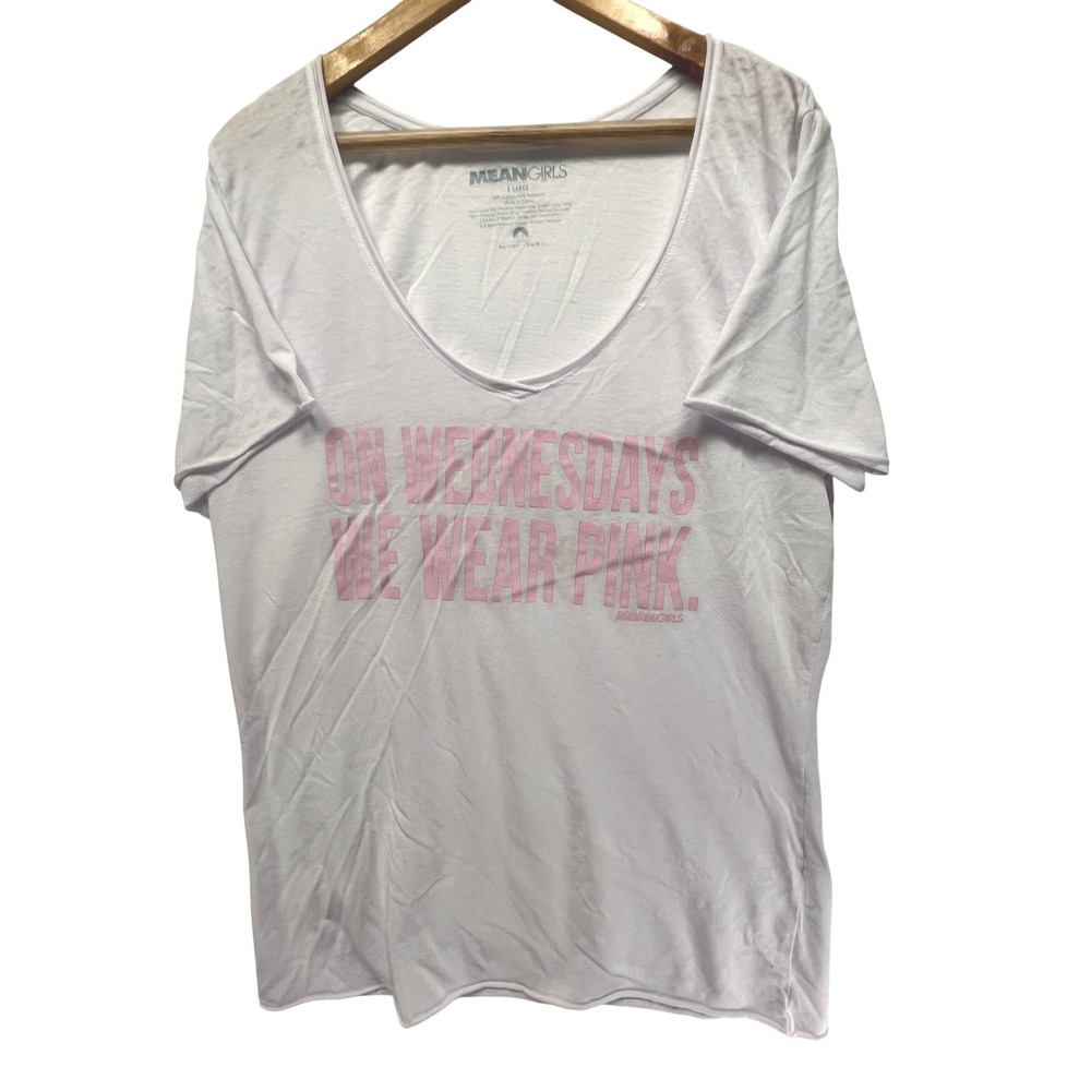 Mean Girls On Wednesdays We Wear Pink Graphic V-Neck Short Sleeve T-Shirt Sz XL